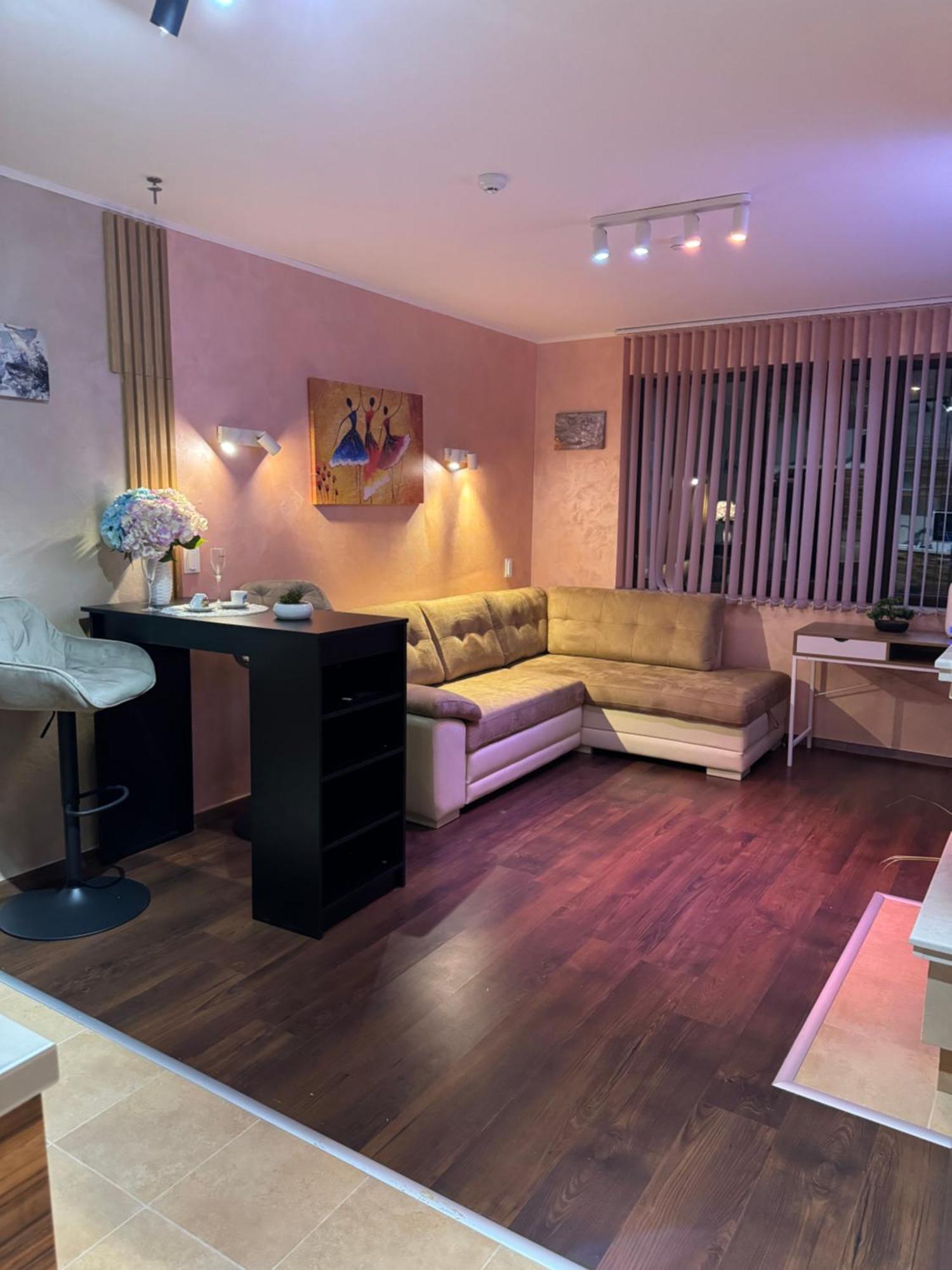 2-Bedroom, 2-Bathroom With Fireplace And Garden At Winslow Infinity 班斯科 外观 照片