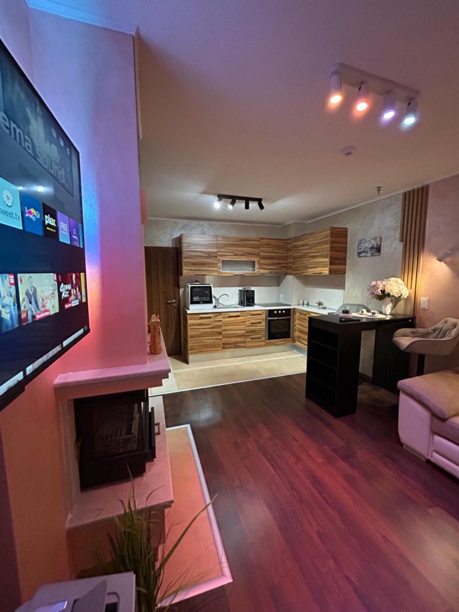2-Bedroom, 2-Bathroom With Fireplace And Garden At Winslow Infinity 班斯科 外观 照片